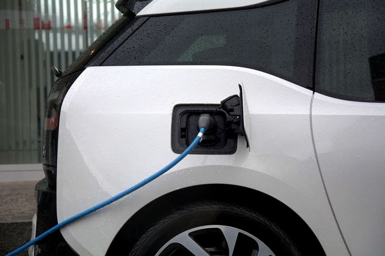Electric vehicle market trends: Conquest insights by brand